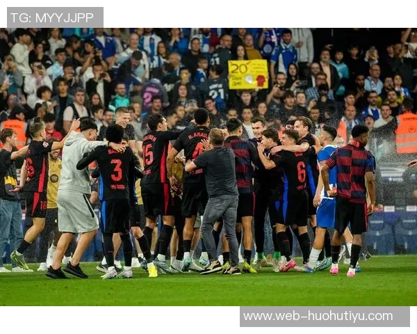 巴萨重返诺坎普纪念海报揭幕亚马尔弗里克库巴西齐聚一堂