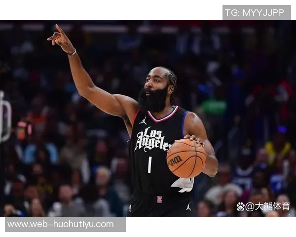 三球短暂出战15分钟高效表现三分球命中率50贡献11分2篮板3助攻