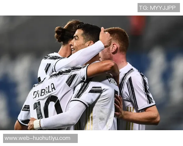 那不勒斯主席德劳伦蒂斯与利雅得胜利CEO合影展示C罗球衣引发热议